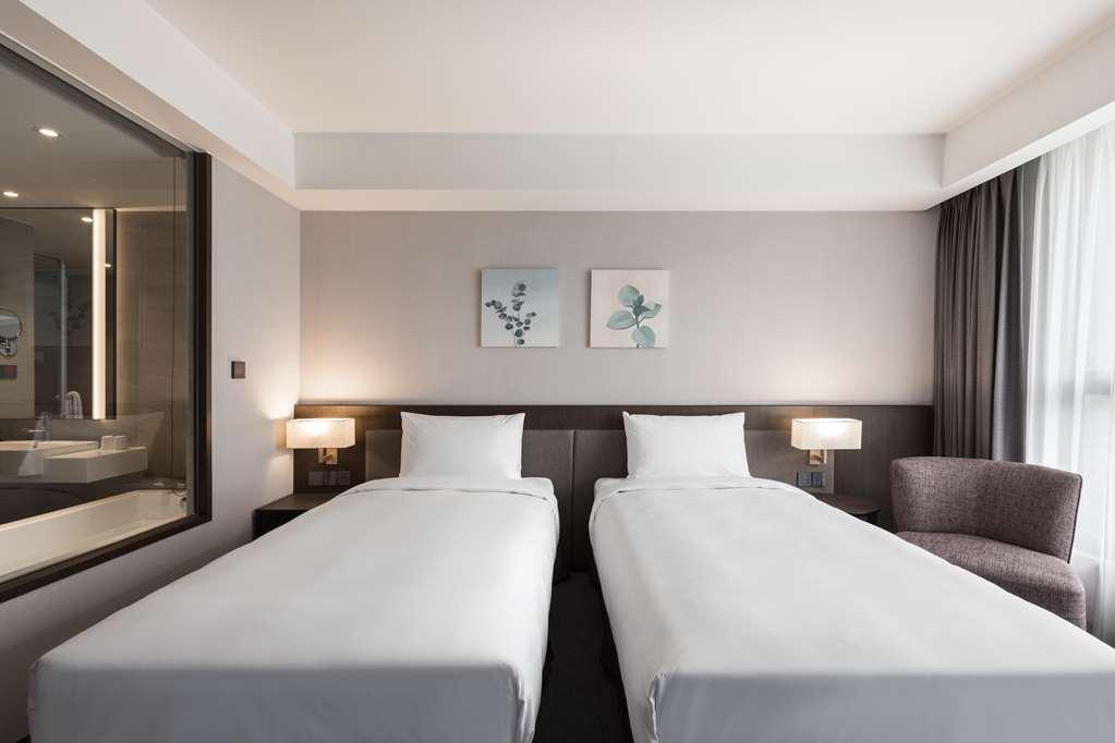 Lakeshore Hotel Тайнань Номер фото